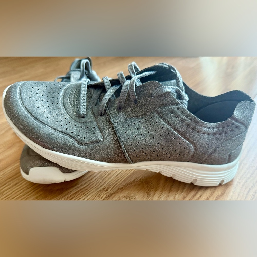 Skechers womens 49626 Seager - Major League - Perfed Metallic Lace Up Jogger